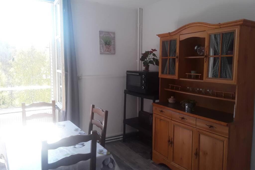 Appartement Chaleureux De 82M2 Proche De Vulcania Pontaumur Exterior photo