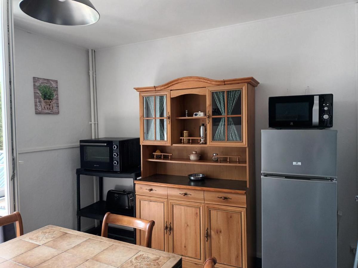 Appartement Chaleureux De 82M2 Proche De Vulcania Pontaumur Exterior photo